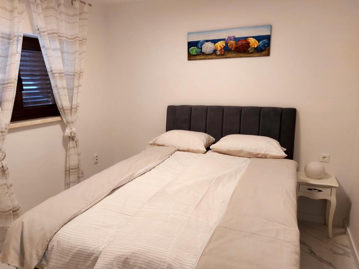 Apartman S Dvije Spavace Sobe Porec Exterior photo