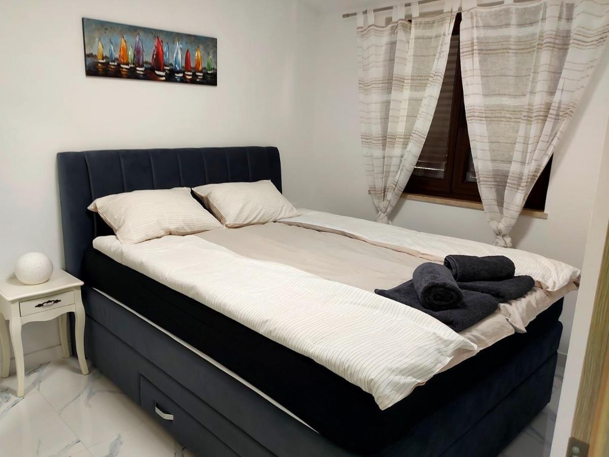 Apartman S Dvije Spavace Sobe Porec Exterior photo